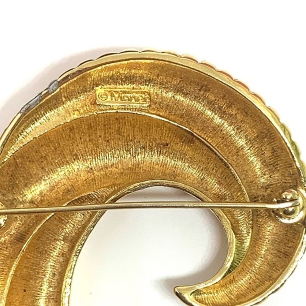 VINTAGE⚜️RARE MONET Curled Golden Brooch - Picture 10 of 13
